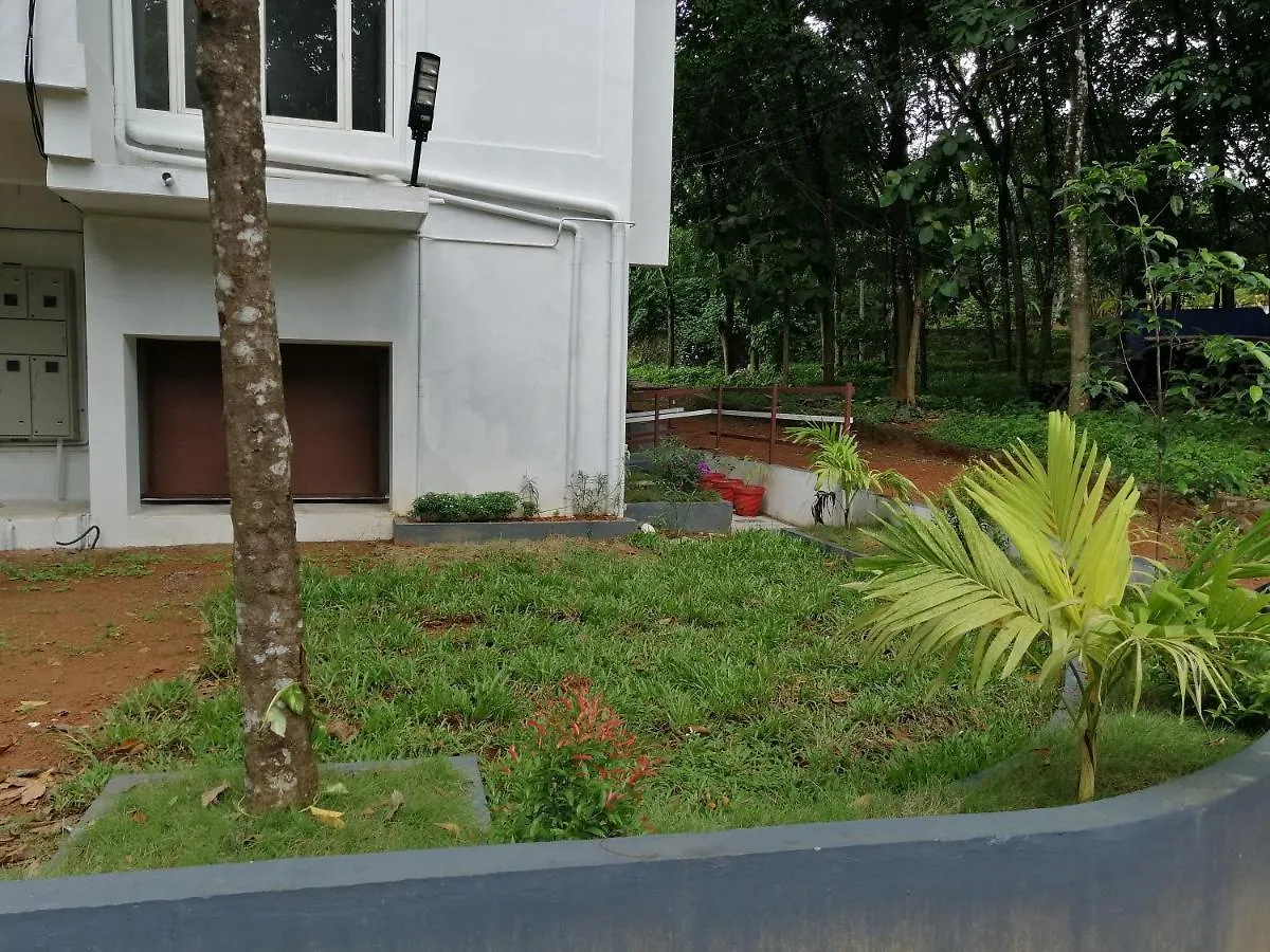 B & B Konni, Pathanāmthitta 0*,