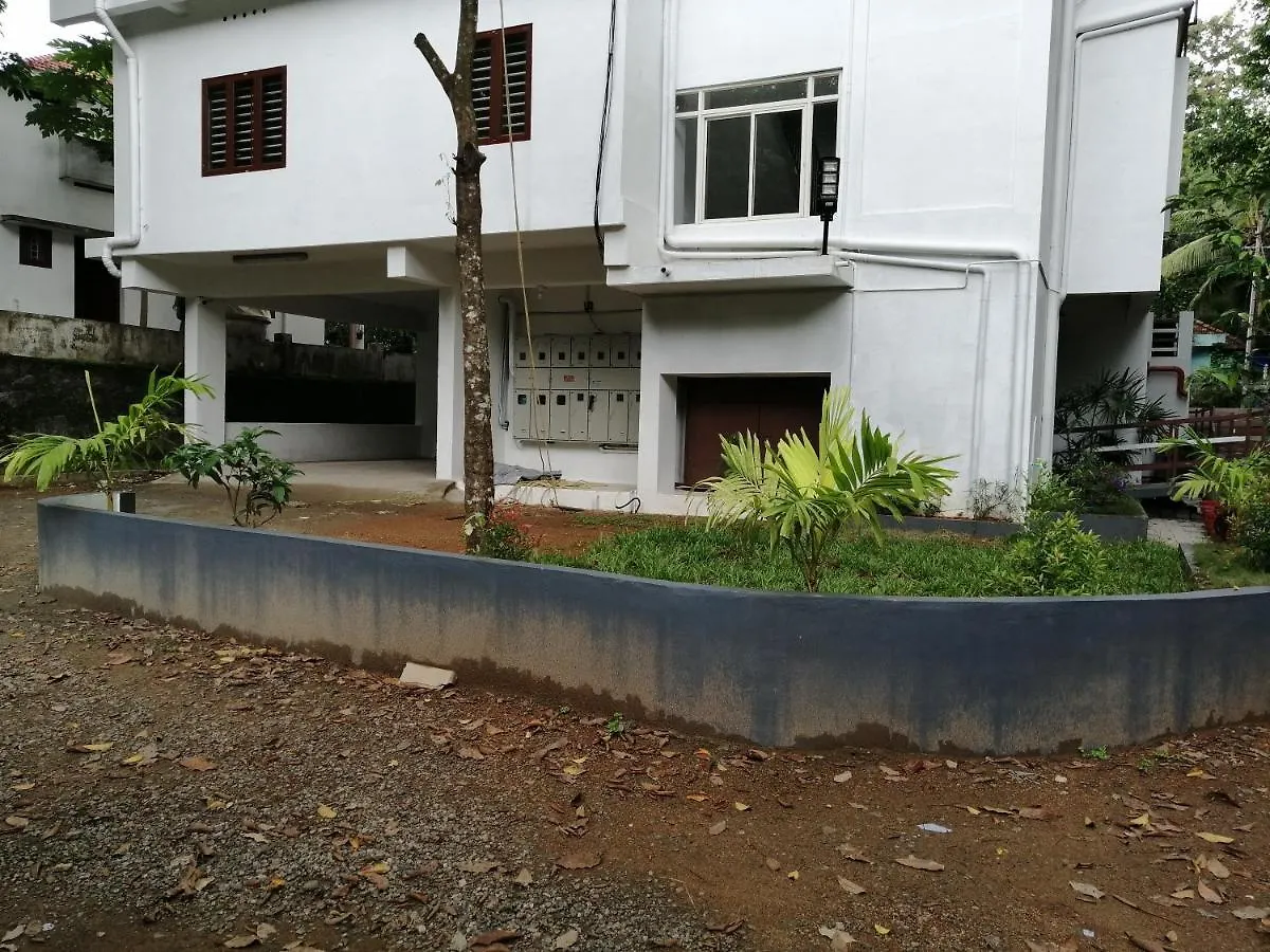 B & B Konni, Pathanāmthitta 0*,